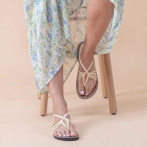 Plaka Seashell Ivory Sandals‎ NWT Size 8